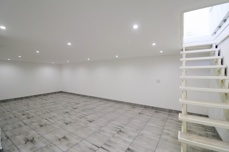 8 Bedroom Property for Sale in Reebok Western Cape